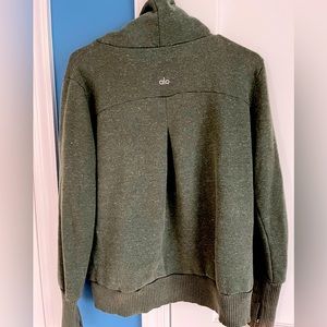 Alo Yoga Sweatshirt